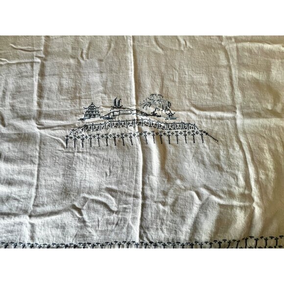 Linen Tablecloth With Blue Willow Design Cross Stitch Cream & Blue 48.75x64 VTG - Picture 13 of 16